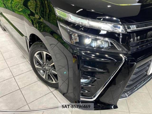 Toyota VOXY 2018-01 321559-13