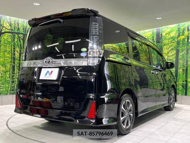 Toyota VOXY 2018-01 321559-18
