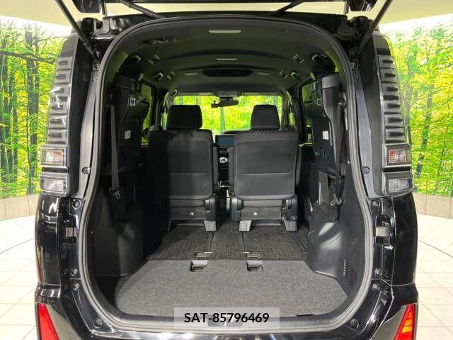 Toyota VOXY 2018-01 321559-11