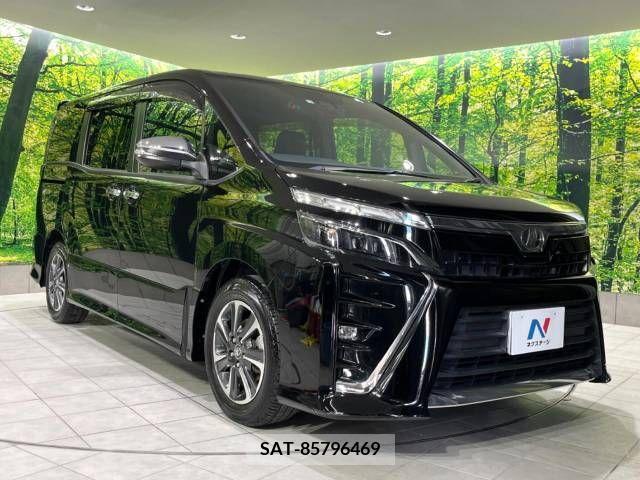 Toyota VOXY 2018-01 321559-17