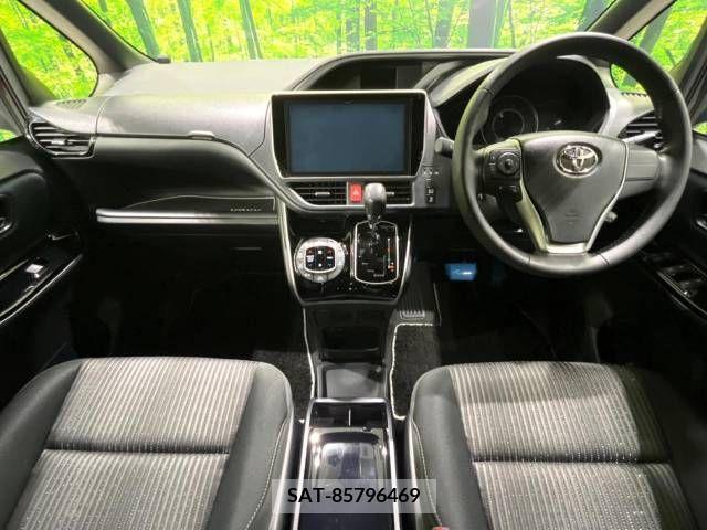 Toyota VOXY 2018-01 321559-1