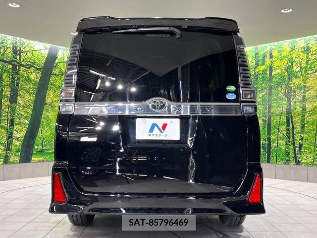 Toyota VOXY 2018-01 321559-16