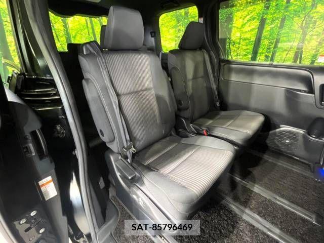 Toyota VOXY 2018-01 321559-9