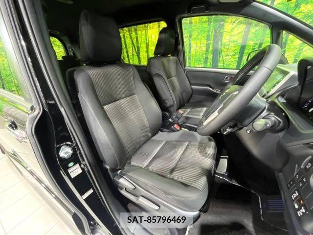 Toyota VOXY 2018-01 321559-8
