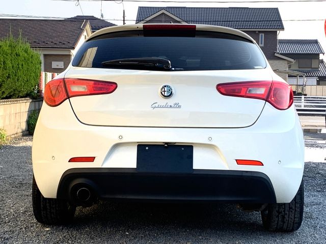 ALFA ROMEO GIULIETTA 2015-03 193948-27