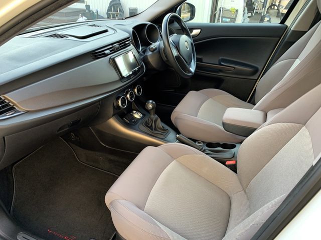 ALFA ROMEO GIULIETTA 2015-03 193948-14