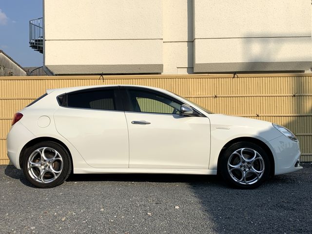 ALFA ROMEO GIULIETTA 2015-03 193948-16
