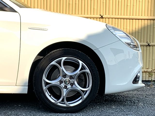 ALFA ROMEO GIULIETTA 2015-03 193948-28