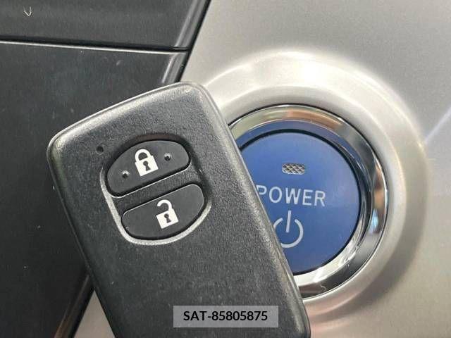 Toyota PRIUS ALPHA 2014-10 322189-6