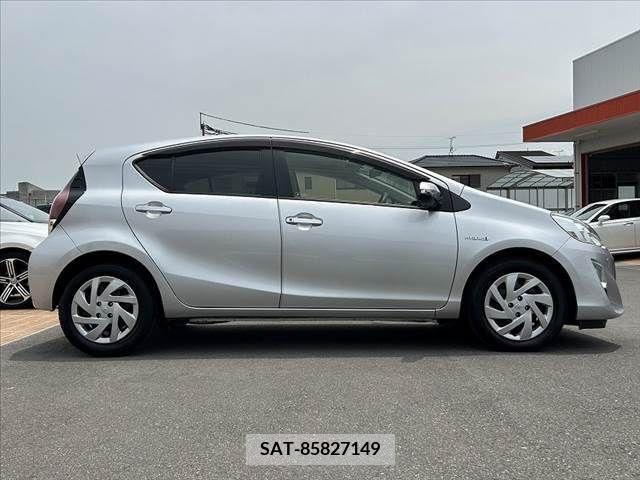 Toyota AQUA 2015-03 260414-11