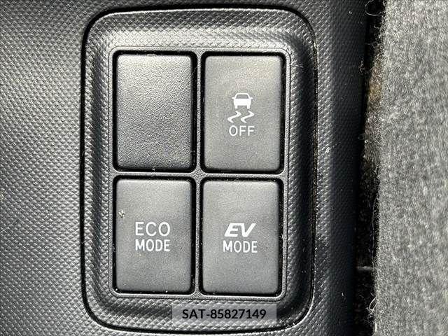 Toyota AQUA 2015-03 260414-3