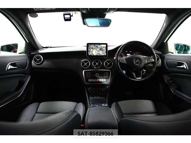 Mercedes Benz A-CLASS 2016-01 221805-1