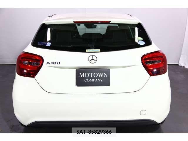 Mercedes Benz A-CLASS 2016-01 221805-3
