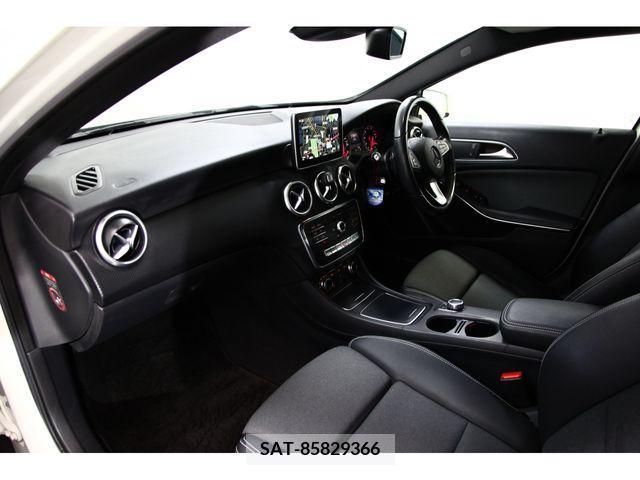 Mercedes Benz A-CLASS 2016-01 221805-17
