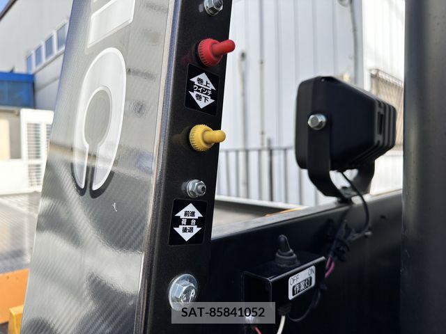 Mitsubishi CANTER 2023-03 242419-16