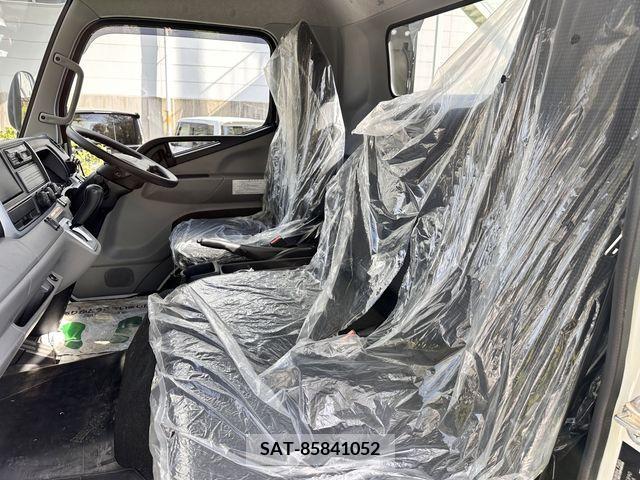 Mitsubishi CANTER 2023-03 242419-18