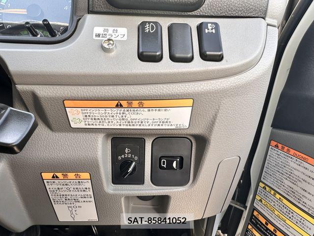 Mitsubishi CANTER 2023-03 242419-27