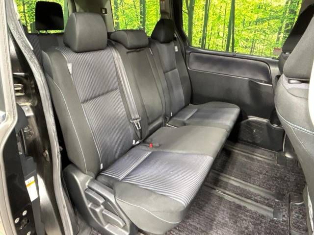 Toyota VOXY 2016-10 24856-8