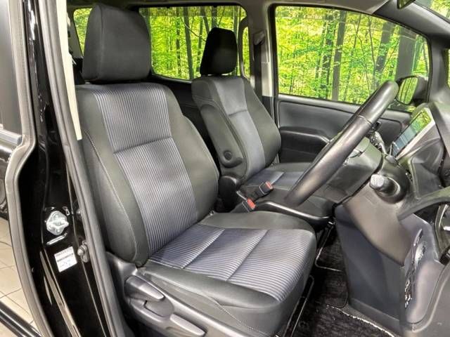 Toyota VOXY 2016-10 24856-7