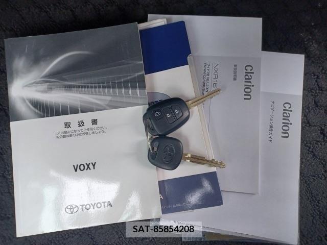 Toyota VOXY 2018-04 289268-15