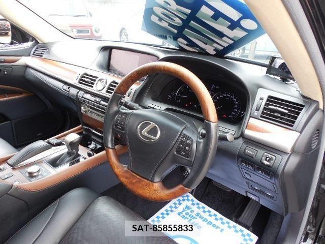 Lexus LS 2015-03 388434-5