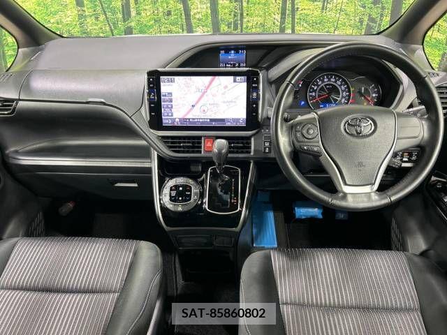Toyota VOXY 2018-10 370446-1