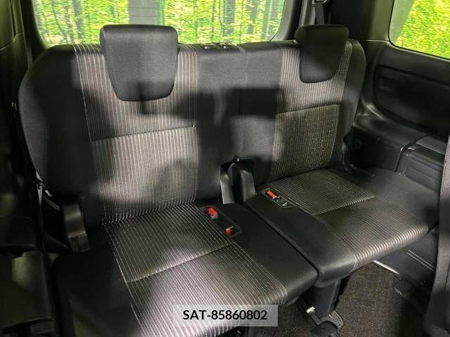 Toyota VOXY 2018-10 370446-10