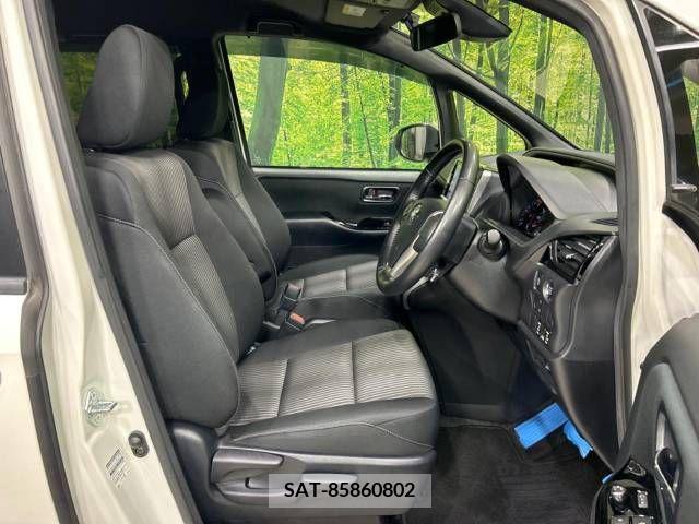 Toyota VOXY 2018-10 370446-8