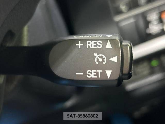 Toyota VOXY 2018-10 370446-6