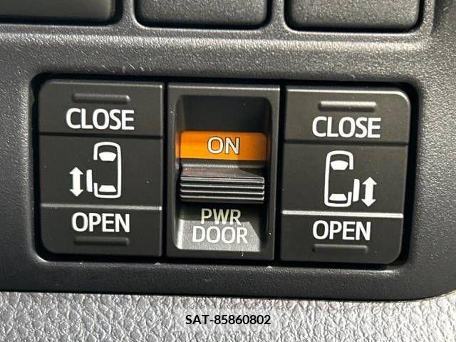 Toyota VOXY 2018-10 370446-4