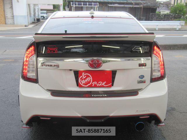 Toyota PRIUS 2013-09 281817-11