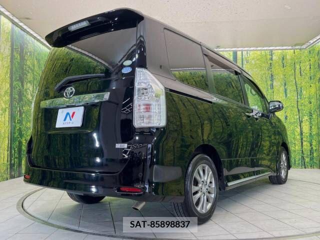 Toyota VOXY 2011-12 336596-18