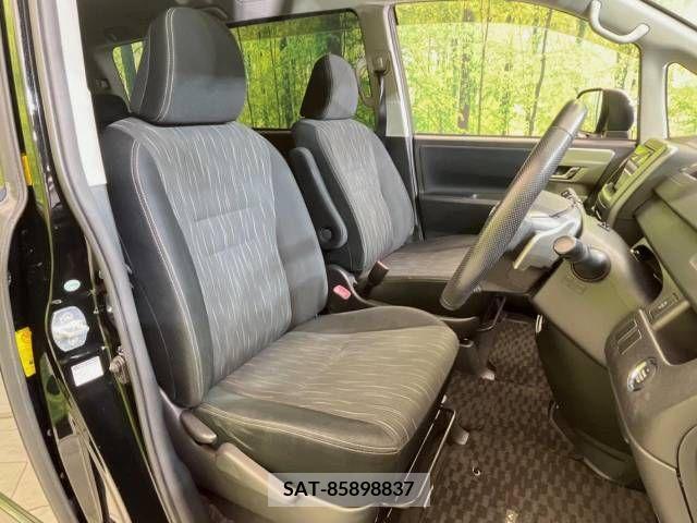 Toyota VOXY 2011-12 336596-8