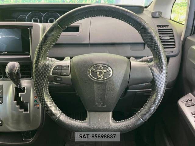 Toyota VOXY 2011-12 336596-12