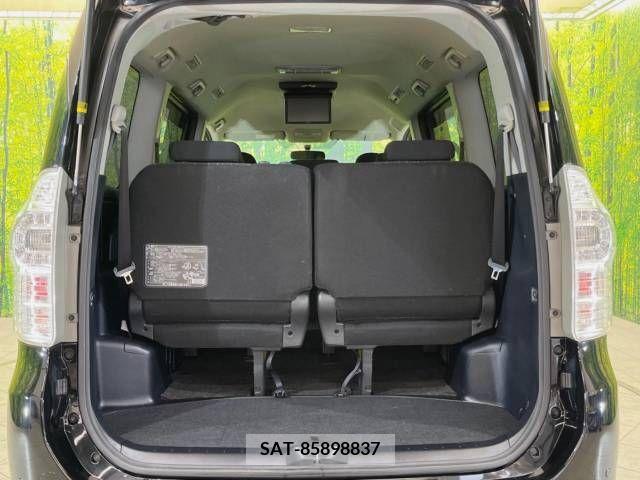 Toyota VOXY 2011-12 336596-11