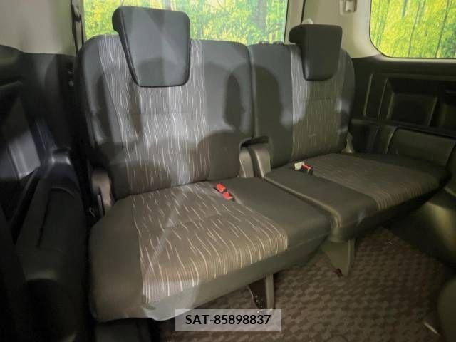 Toyota VOXY 2011-12 336596-10