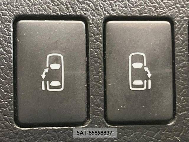 Toyota VOXY 2011-12 336596-5