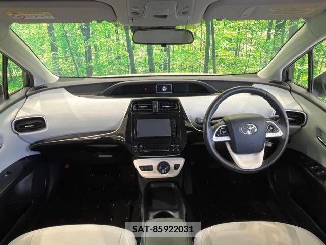 Toyota PRIUS 2016-06 217991-1