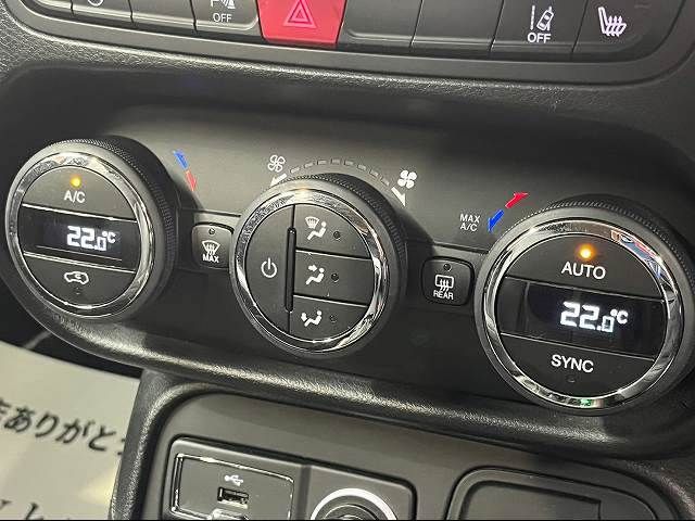 Jeep RENEGADE 2016-03 23631-11