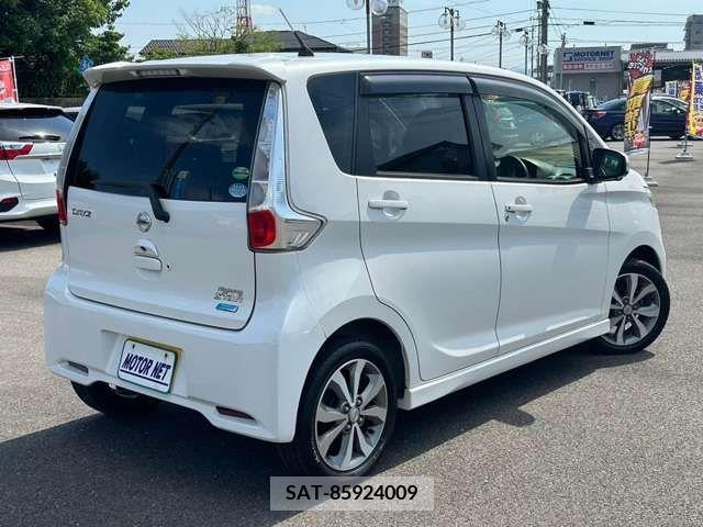 Nissan DAYZ 2013-12 266679-6