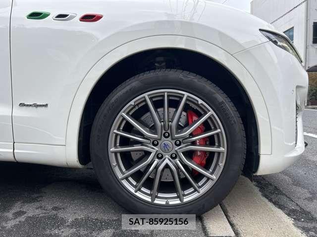 Maserati LEVANTE 2019-07 326458-6