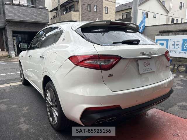 Maserati LEVANTE 2019-07 326458-9