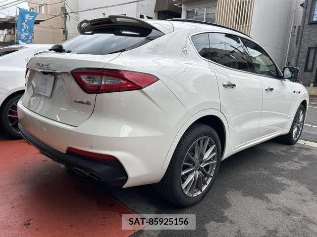 Maserati LEVANTE 2019-07 326458-11