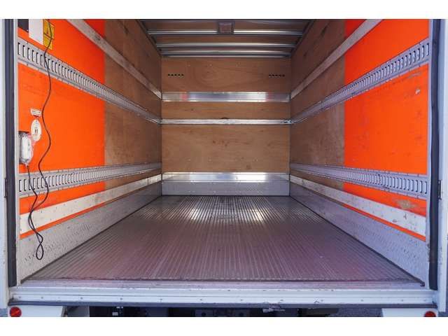 Isuzu ELF TRUCK 2019-06 28898-18
