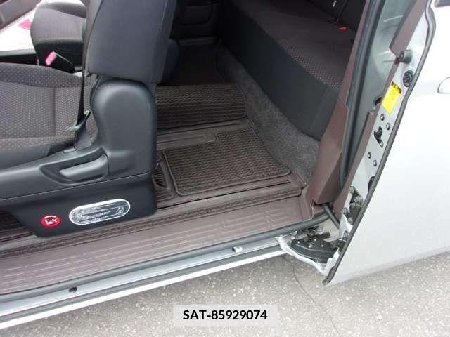Toyota SPADE 2014-02 381766-15