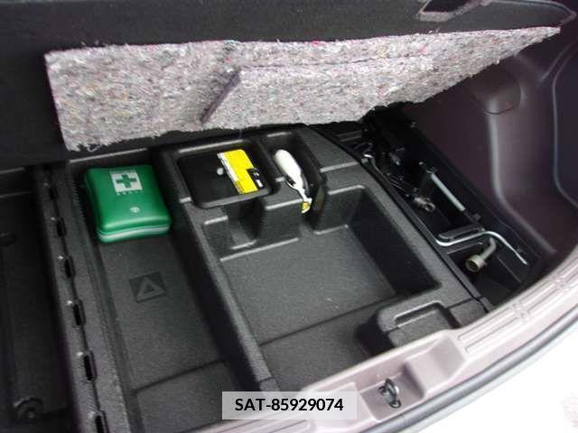 Toyota SPADE 2014-02 381766-19