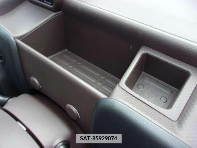 Toyota SPADE 2014-02 381766-12