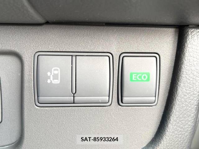 Nissan SERENA 2016-05 324920-2