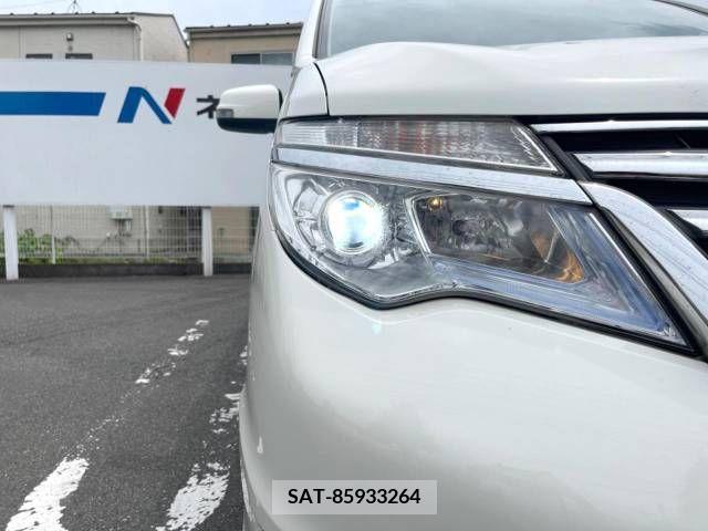 Nissan SERENA 2016-05 324920-12