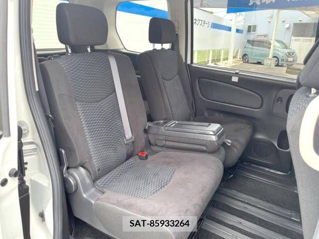 Nissan SERENA 2016-05 324920-9